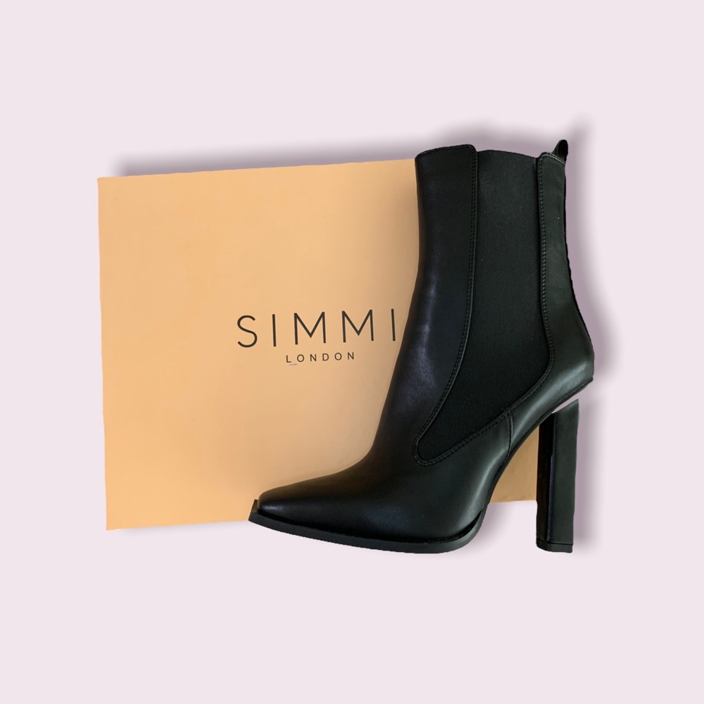 SIMMI LONDON Boots like new in box